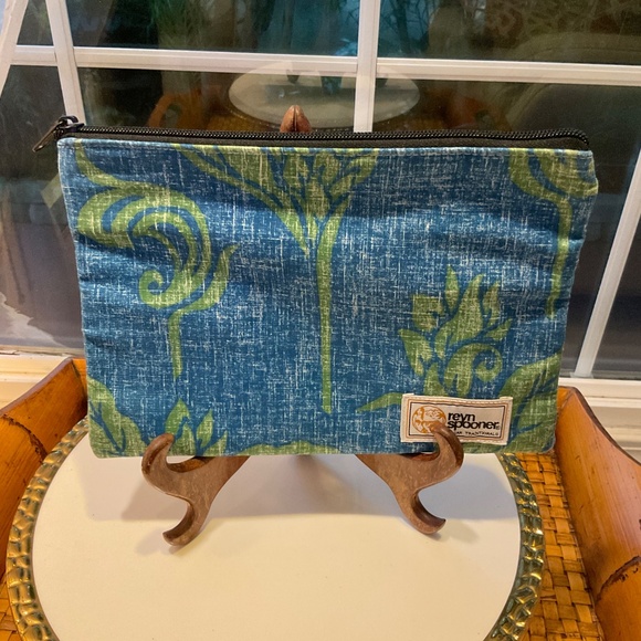 Reyn Spooner Hawaiian Print Small Bag - Picture 3 of 6